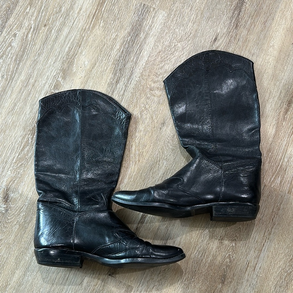 Nine West size 8 leather cowboy boots. Made with real leather and handmade sole